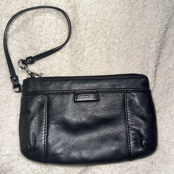 Coach Daisy Spectator Wristlet/Cosmetic Bag - Picture 1 of 4